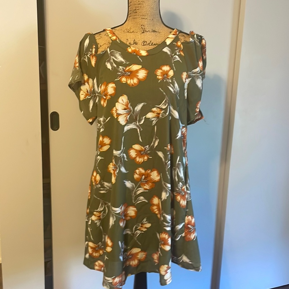 Davi & Dani Dress size small